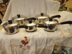 Set 5 pentole vintage REVERE WARE fondo rame con coperchi abbinati - Foto 1 di 16