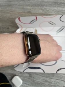 Apple Watch Series 9 GPS & Cellular Gold Stainless Steel with Milanese Loop - Picture 1 of 15