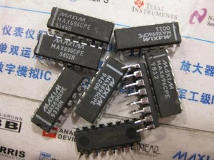 1x MAX696CPE Microprocessor Supervisory Circuits MAX696 - Picture 1 of 2