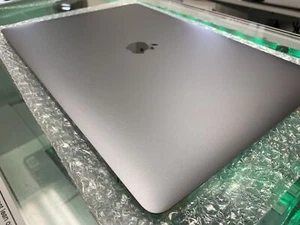 Apple MacBook Pro A1990 2018 15.4" LCD Replacement EMC 3215 Space Gray Grade A - Afbeelding 1 van 5