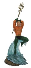 Diamond Select Toys Dc Gallery: Aquaman PVC Figure Statue