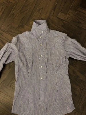 Camisa Valentino Slim 15.5 39 Foto 1 de 3