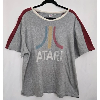 Camiseta JUNKFOOD Atari Logo XXL Raglán Timbre Retro Videojuego Gris Granate Foto 1 de 4