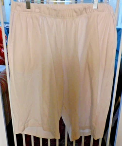 WOMAN WITHIN ROAMAN'S KNIT BERMUDA SHORTS  1X ( 22/24) WHITE ELASTIC WAIST NEW - Picture 1 of 3