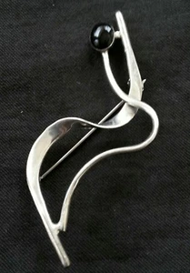 Vintage Abstract sterling silver & black onyx brooch, 6.9 grams  - Picture 1 of 4