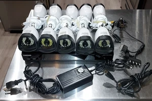 Samsung SDR-5100N DVR + 11 Cameras w/1TB HDD, Power Splitter, HDMI, FULLY TESTED - Picture 1 of 23