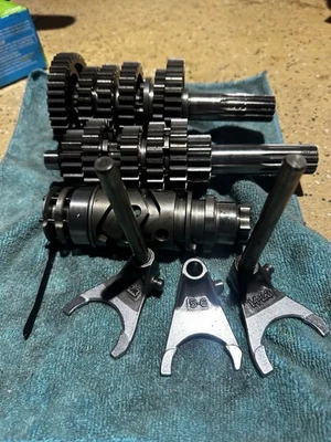 Оригинальная полная коробка передач Tranny Gears 15021971A 2016 Ducati Hypermotard 939 - Изображение 1 из 4