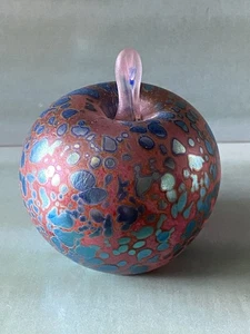 Iridescent Art Glass Apple Paperweight Blue Splashes on Rust Pink - Picture 1 of 13
