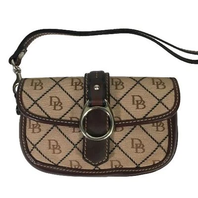 Muñequera Dooney & Bourke vintage de cuero marrón con estampado de firma monograma Foto 1 de 4