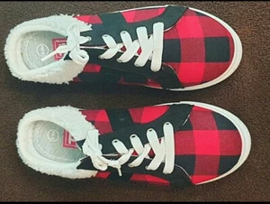 Woman's POP Size 9 1/2 Buffalo Print ( Woodsy, Christmas) Sneakers - Picture 1 of 6