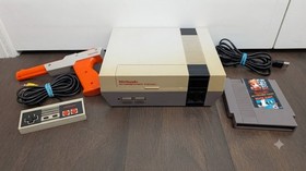 Nintendo NES Console (NES-001) Bundle Controller, Gun, Mario/Duck Hunt - Tested