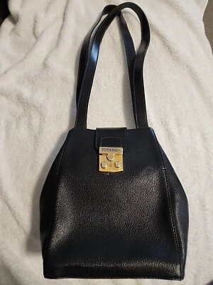 Винтажная черная текстурированная кожаная сумочка Victor Hugo с золотым замком сделано в Бразилии - Изображение 1 из 4