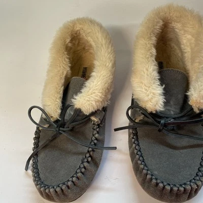 MINNETONKA CHRISSY GRAY SUEDE PLUSH PILE LINED MOCCASINS BOOTIE SLIPPERS SHOES 7 - Image 1 of 4
