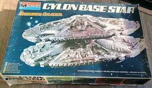 MONOGRAM CYLON BASE STAR FROM BATTLE STAR GALACTIC PLASTIC MODEL KIT - NEW - Picture 1 of 2