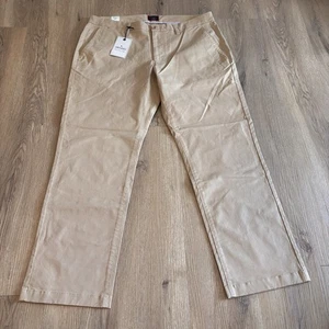UNTUCKit Neu mit Etikett St. Clair Relaxed Fit Stretchhose für Herren hellbraun Größe 36 x 30 passt 38 x 30 - Bild 1 von 12