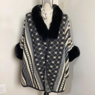 Poncho Capa Chal Abrigo Para Mujer Imitación Piel Borde Negro Crema Gris Estampado Aleatorio OS Foto 1 de 4