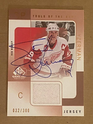 2001 UD SP Game Used Steve Yzerman Auto Jersey 32/300 A-SY  Red Wings Autograph - Image 1 of 4