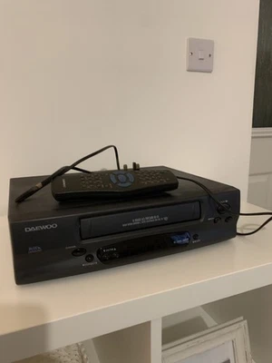 Daewoo Q812P VHS VCR Video Cassette Recorder Player Black FAULTY Sold as SPARES - Image 1 of 4