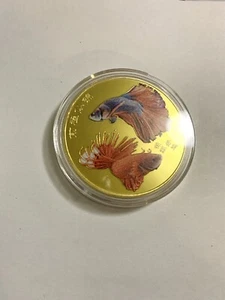Lucky & Gift Coloured Coin “ Beautiful Gold Fish“ 40mm Big Coin with Capsule - Picture 1 of 2