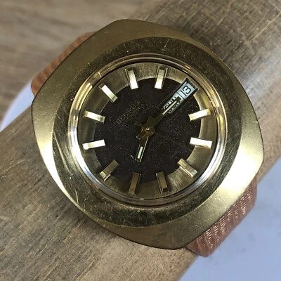 Винтажные мужские кварцевые часы Benrus Electronic Citation коричневый циферблат день/дата 43 мм 7 1/4 дюйма - Изображение 1 из 4