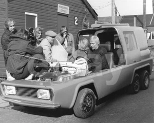 UFO (TV) Behind The Scenes, Ed Bishop 10x8 Photo - Imagen 1 de 1