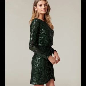 LE CHATEAU Green Sequin Dress - Picture 1 of 6