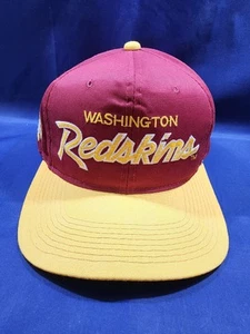 Vintage Washington Redskins Specialties Mütze Red Script Twill Logo Snapback Cap - Bild 1 von 11