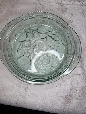 Libbey Orchard Fruit Green Glass Pie Dish - Image 1 of 4
