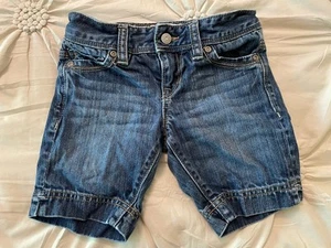 Old Navy Girl's 8 Denim Blue Jeans Denim Bermuda Shorts Modest Non-distressed - Picture 1 of 3