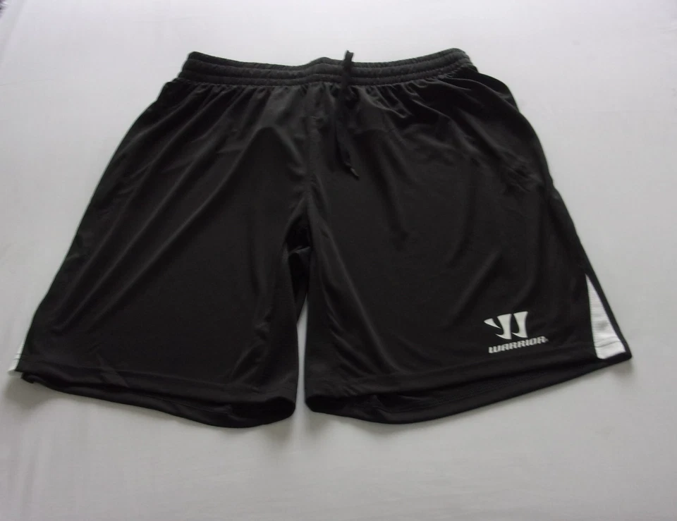 75% RABATT AUF RÄUMUNG!!! BRANDNEU MIT ETIKETT WARRIOR ERWACHSENE FUSSBALLTRIKOTS UND SHORTS EINZEL.