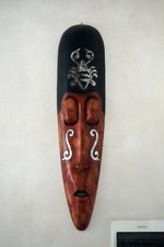 Maschera in legno etnica asiatica