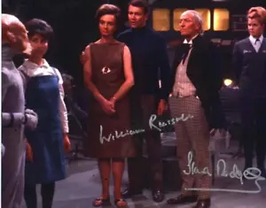 Doctor Who Autograph: WILLIAM RUSSELL & ILONA RODGERS (Sensorites) Signed Photo - Foto 1 di 1