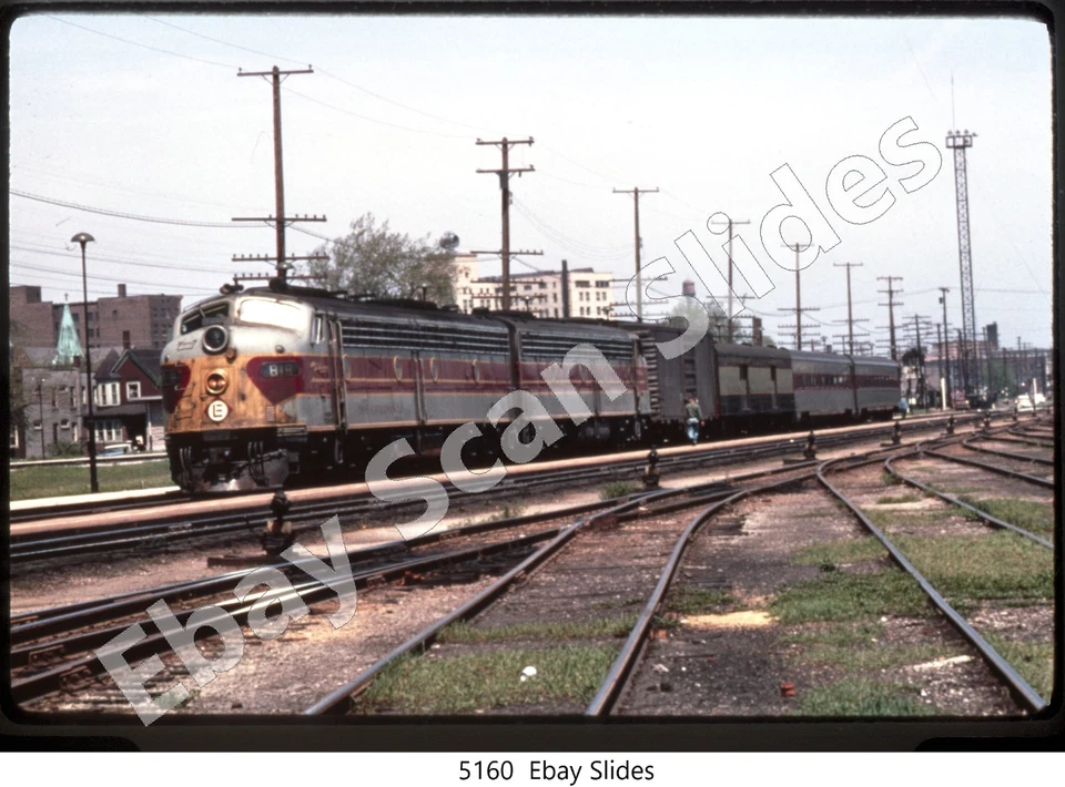 Tren de pasajeros duplicado Slide-EL (Erie Lackawanna RR) EMD E8 #818 Foto 1 de 1