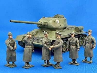 Built & Painted Tamiya 1/35 Soviet Army T-34-85 with 6 dolls - Image 1 of 4