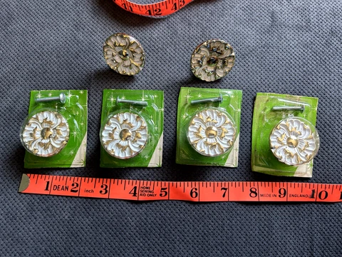 Lot of 7 Vintage NOS Gold/White Round Flowers Drawer Knob Pulls Floral 1-1/2” Cover