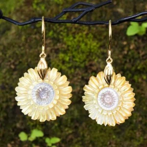Marguerite Flower Earrings Mother-of-Pearl & Gold-plated Vermeil Sterling 4.20 g - Picture 1 of 12