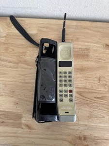 Téléphone portable vintage Motorola Brick F09LFD8458BG California Mobile fonctionnait lorsqu'il était mis à l'écart - Photo 1 sur 9