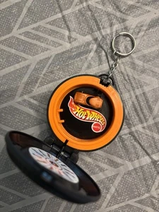 Hot Wheels 1999 Classic Rally Case Keychain ORANGE CAR USED EX FS - Picture 1 of 6