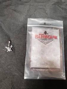 Games Workshop Warhammer Battlegear - Skull and Clubs Zipper Pull - Picture 1 of 2