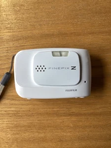 FUJI FINEPIX Z30 White 10MP EXCELLENT+ SMALL SLIM Digital Pocket Camera - Picture 1 of 6
