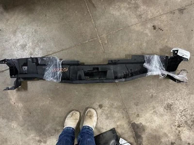 (LOCAL PICKUP ONLY) Header Panel Fits 07-14 SUBURBAN 1500 1752818 - Image 1 of 4