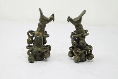 Tapas antiguas tradicionales étnicas de latón pájaro toro vaca cuerno raras con campana NH6776 Foto 1 de 4