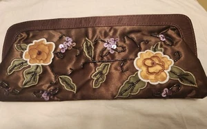 Clutch Purse/Makeup Bag Brown With Embroidered Floral Design - New - Imagen 1 de 8
