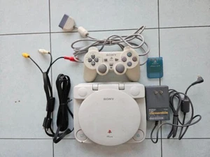PS One Konsole System SCPH-100 + LCD Monitor SET Sony Playstation getestet NTSC-J - Bild 1 von 8