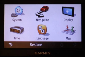 Garmin nuvi 52LM GPS navigation system with car charger & window mount - Picture 1 of 12