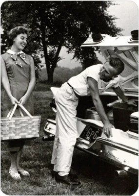 Tarjeta romántica divertida foto baúl vintage en blanco y negro del día del padre Foto 1 de 2