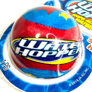 Bola tolva de agua JA-RU salta a través del agua roja/azul uso en piscina, playa o lago - Imagen 1 de 4