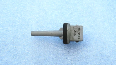 AUDI 100 A4 A6 A8 / VW - Sensor de temperatura interior / 4A0820539 HELLA 5855-02 Foto 1 de 4