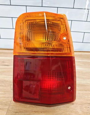 Toyota Corolla KE70 KE76 Wagon Tail light Right side genuine Japan — 第 1/4 张图片