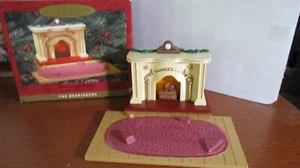 HALLMARK 1993 THE BEARINGERS FIREPLACE Christmas LIGHTED TABLE TOP DISPLAY - Picture 1 of 9